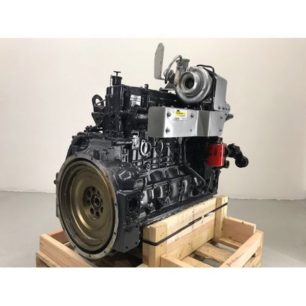 Komatsu SAA6D107E-1 Engine
